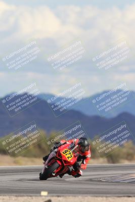 media/Nov-16-2025-Race Pace (Sun) [[8c5fa54630]]/Non Verified Riders (1st 20 Minutes)/5-Turn 15 (110pm)/